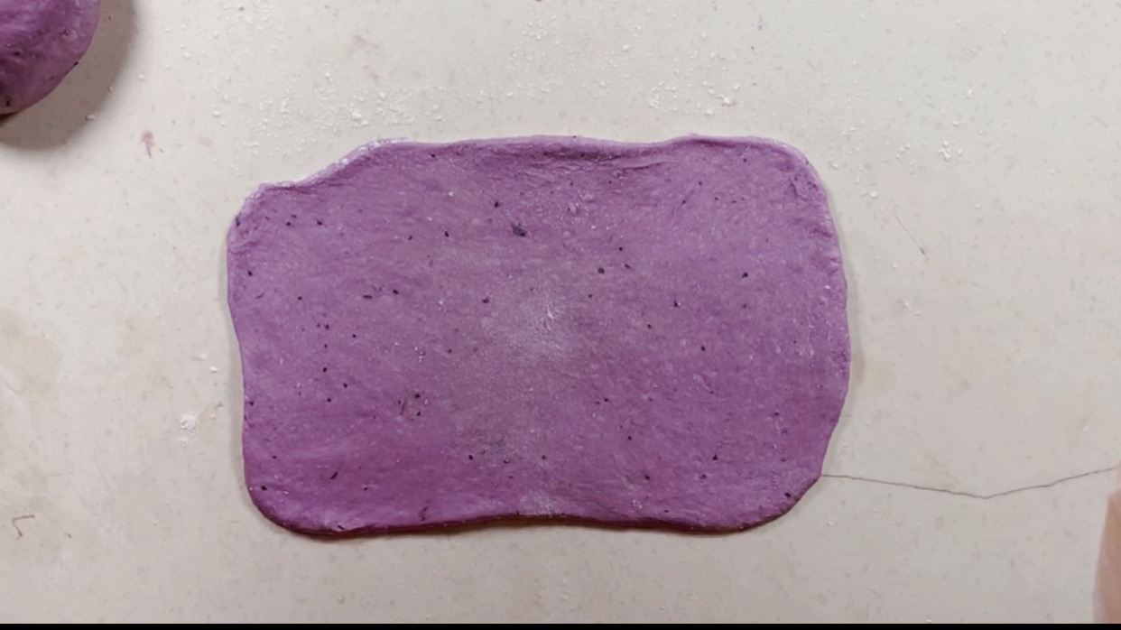 蓝莓酱面包——这个颜色你爱了吗?