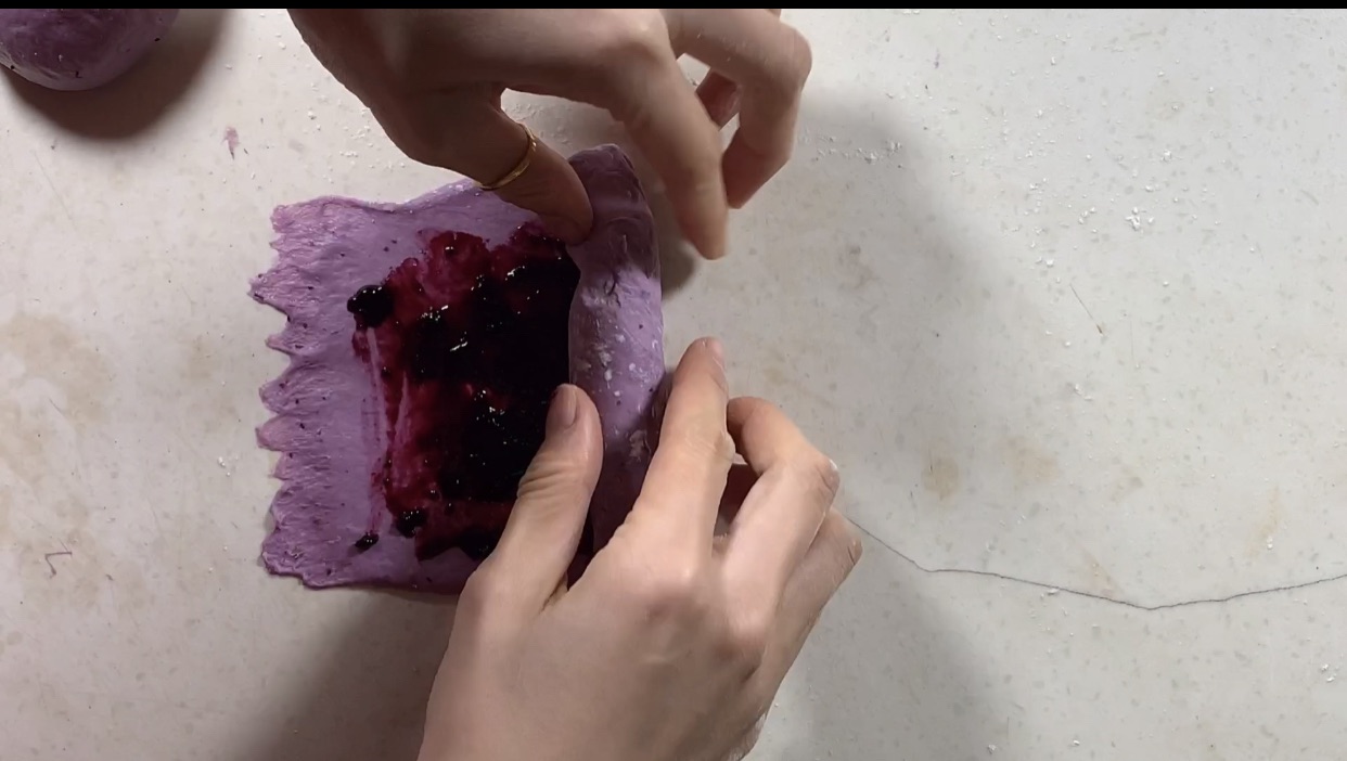 蓝莓酱面包——这个颜色你爱了吗?