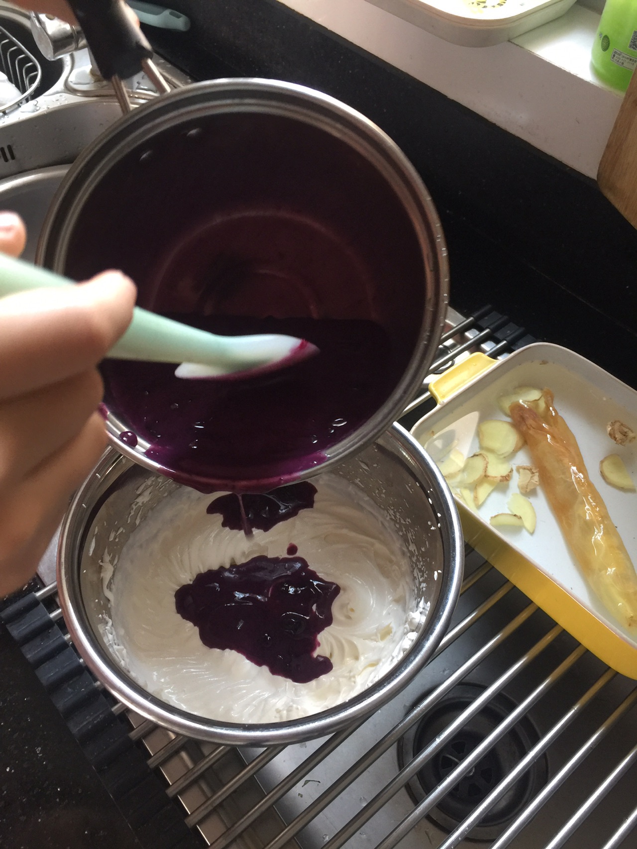 蓝莓慕斯蛋糕