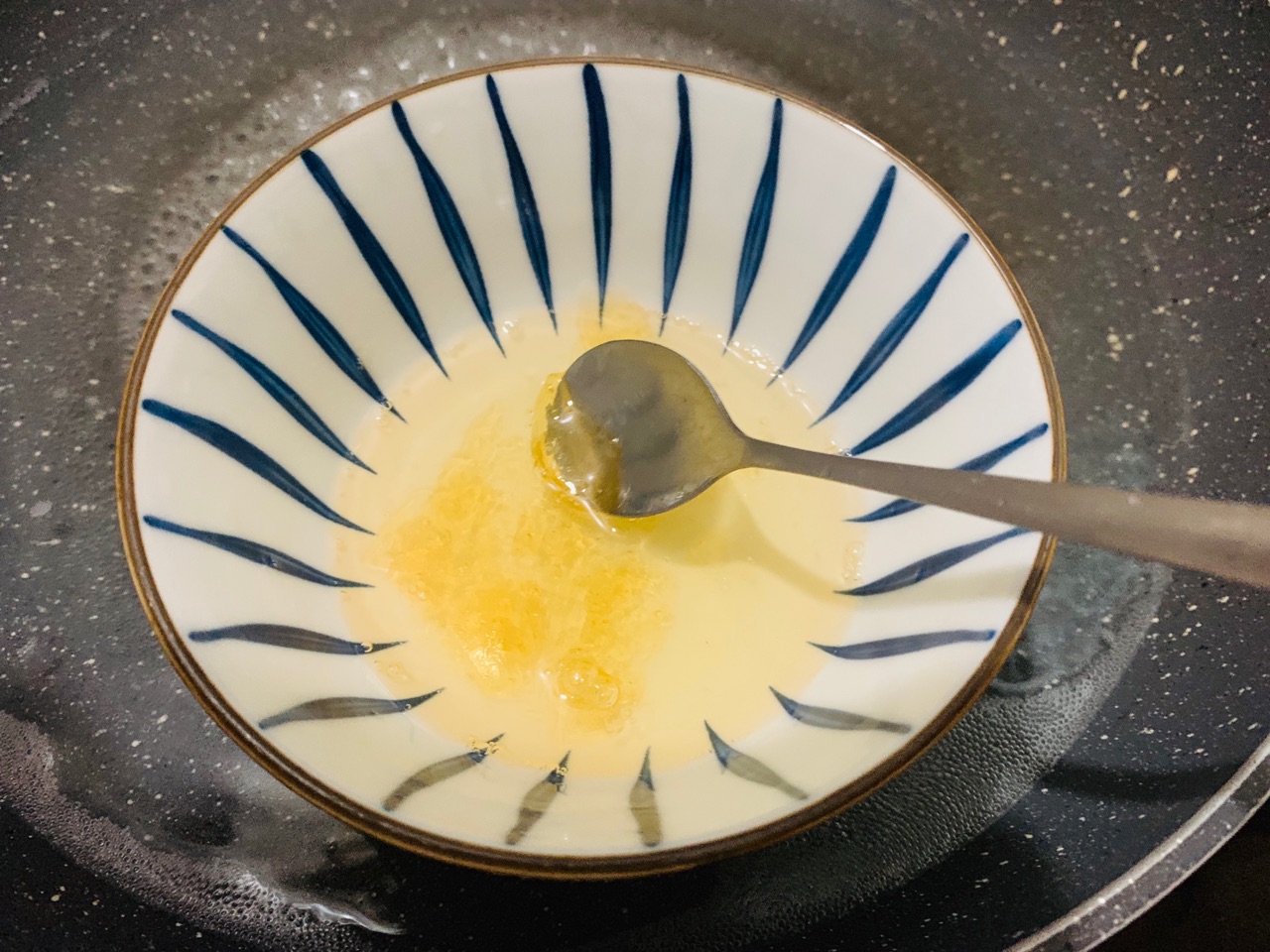 蓝莓酸奶慕斯（不用烤箱就可以做的蛋糕）