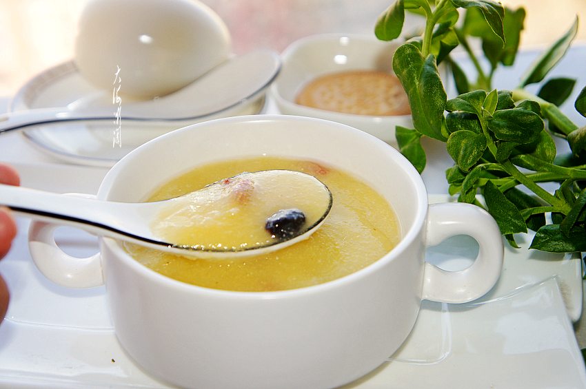 蓝莓玉米面粥