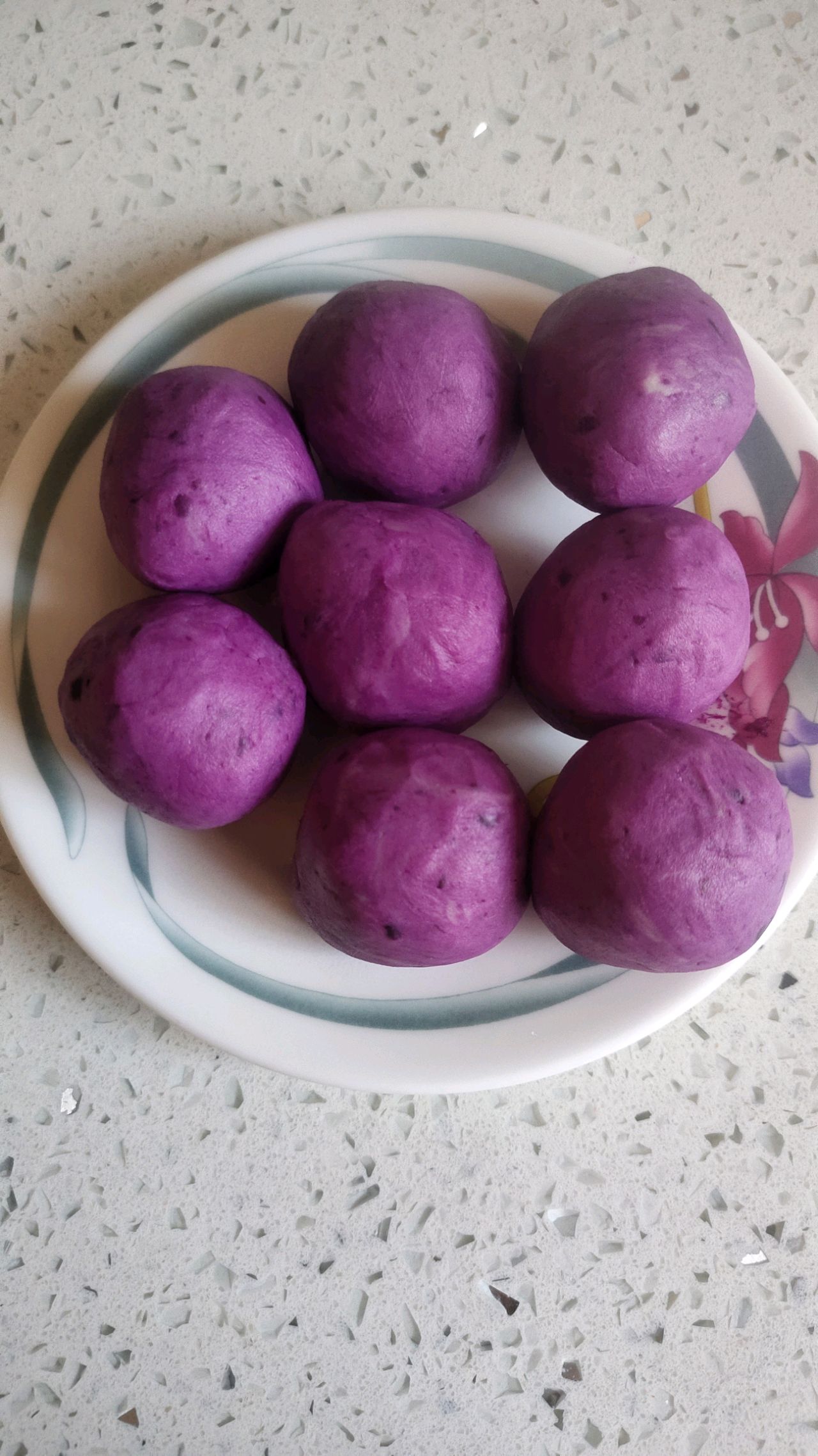 蓝莓芋泥紫薯包