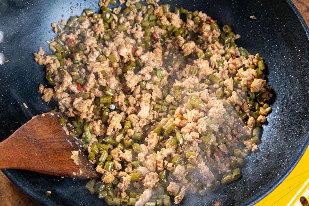 烂肉豇豆（酸豆角炒肉末）