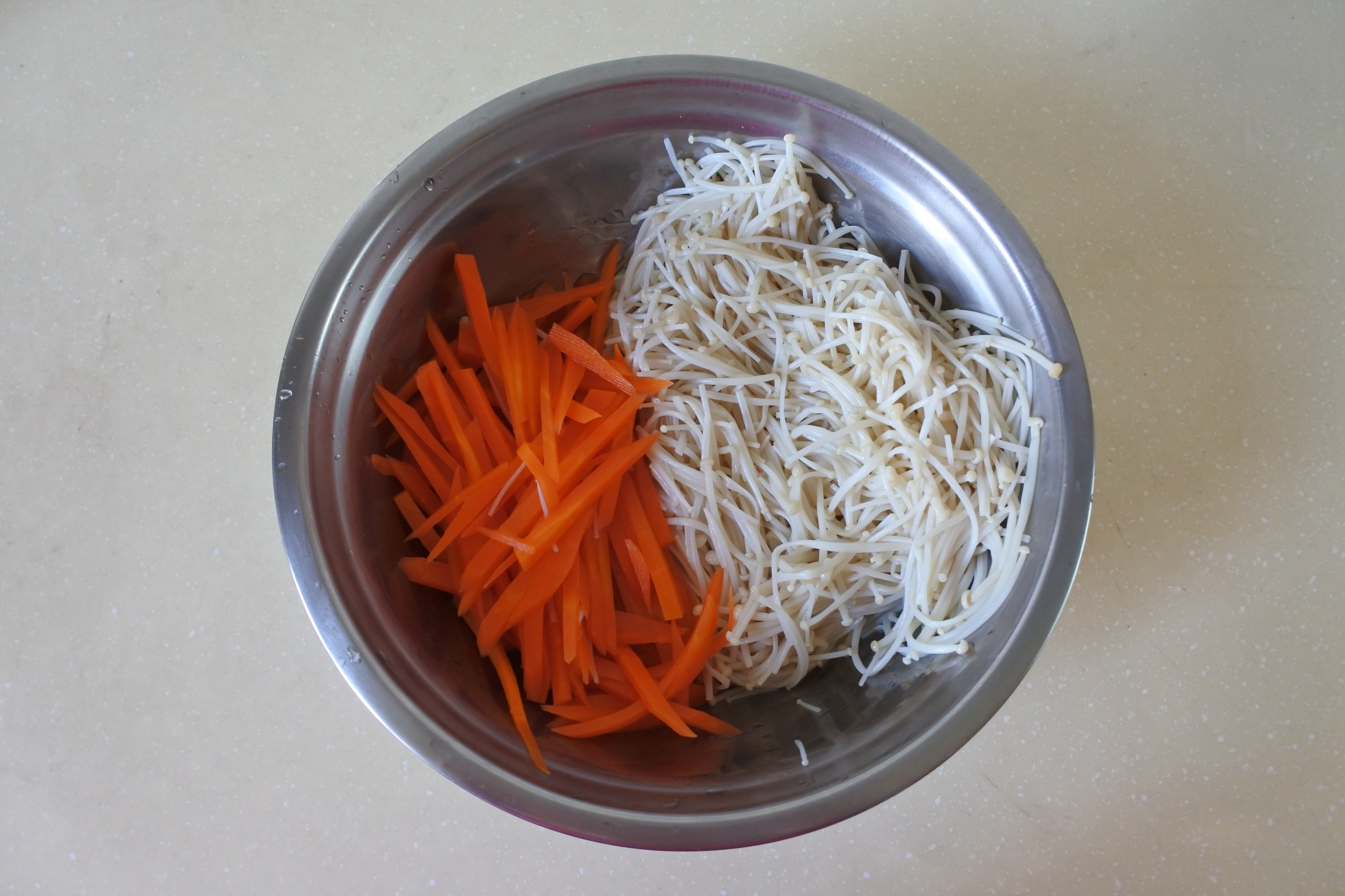 捞拌金针菇