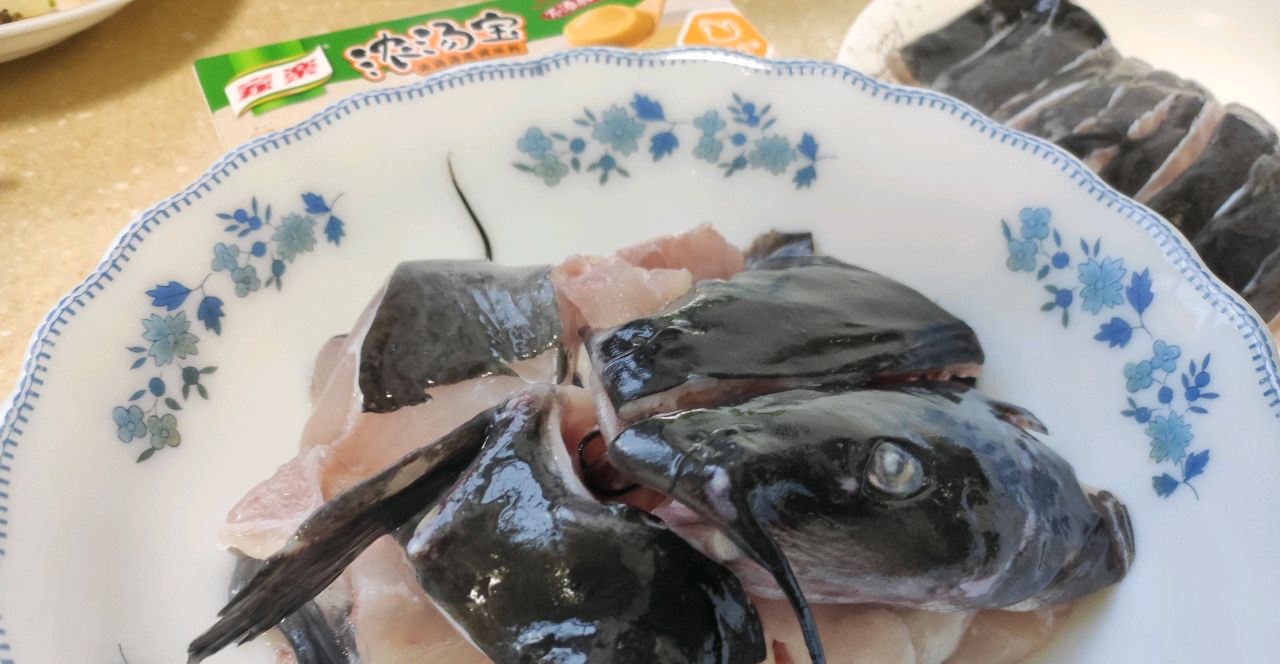 老母鸡浓汤  骨鱼锅