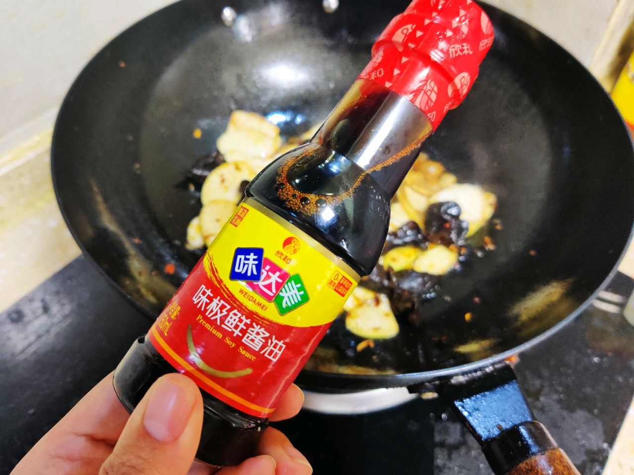 老少皆宜的高笋木耳炒肉片