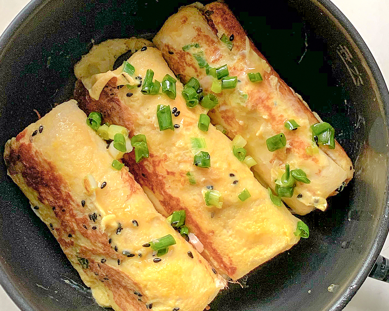 老少皆宜的早餐——吞拿鱼肉松吐司卷