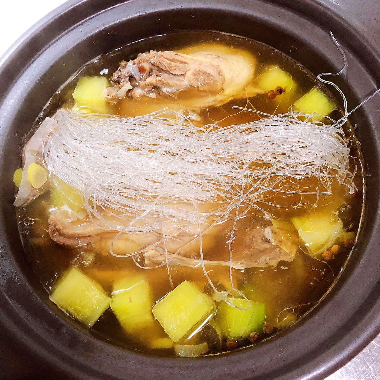 老鸭萝卜粉丝煲