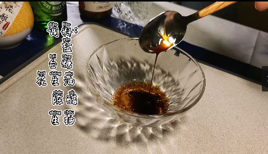 擂辣椒皮蛋