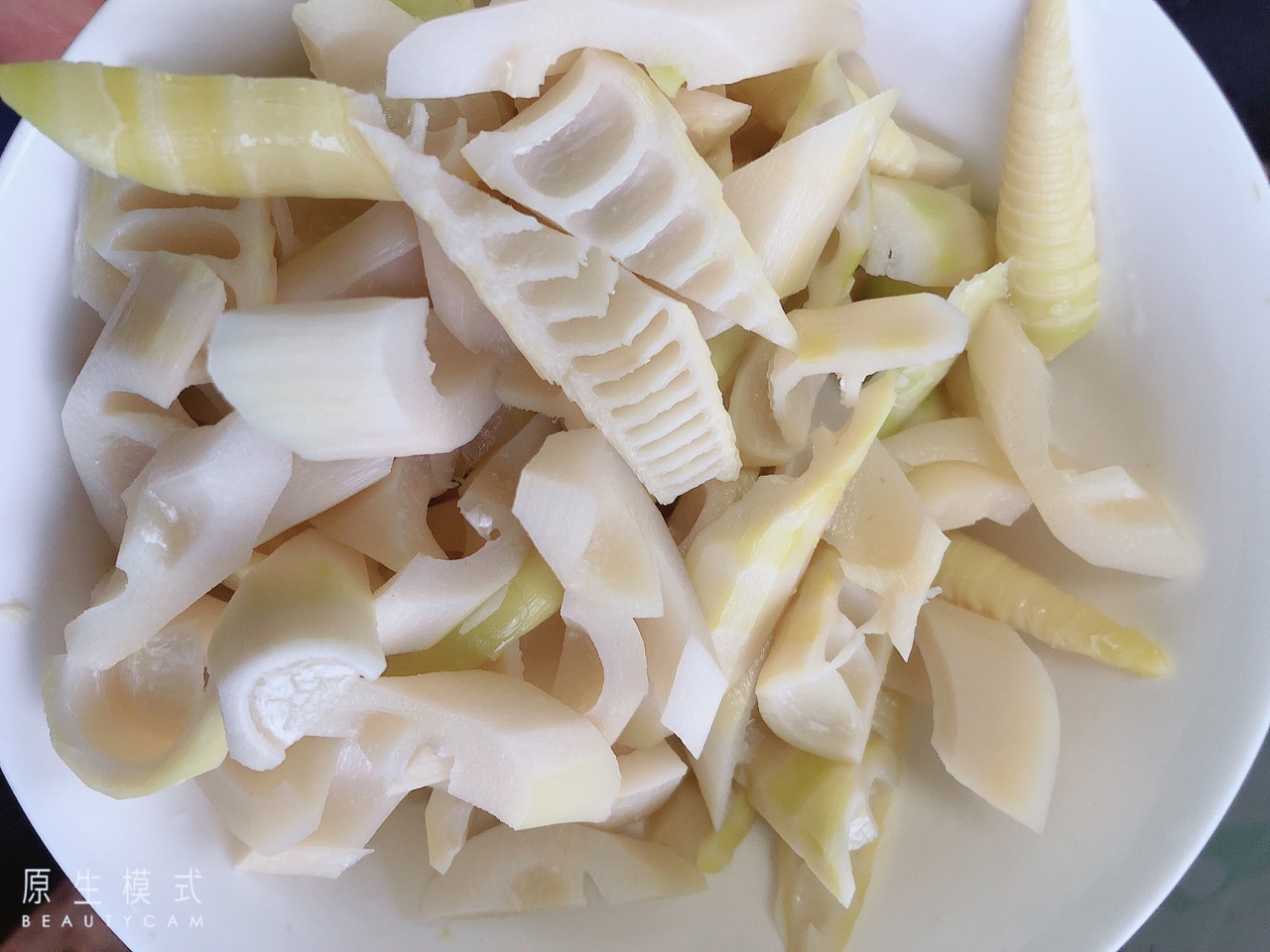 雷笋小鸡炖蘑菇
