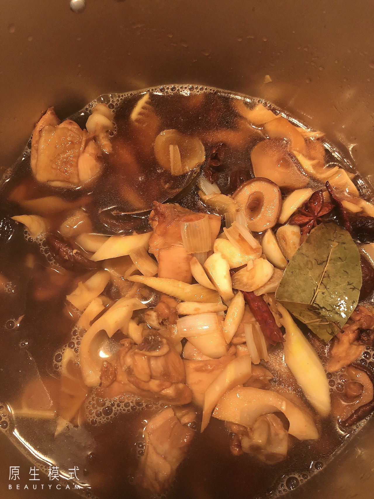 雷笋小鸡炖蘑菇