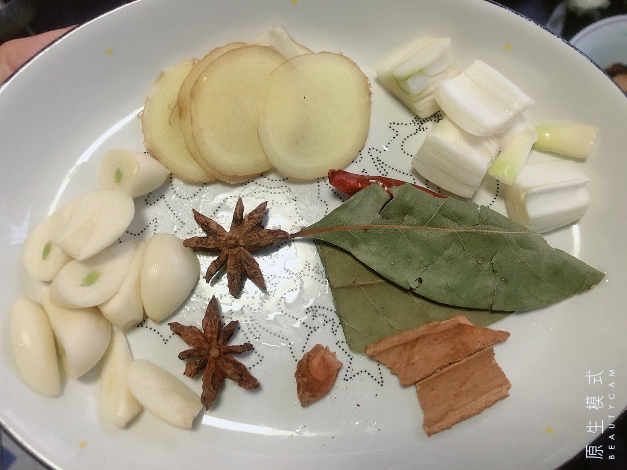 雷笋小鸡炖蘑菇