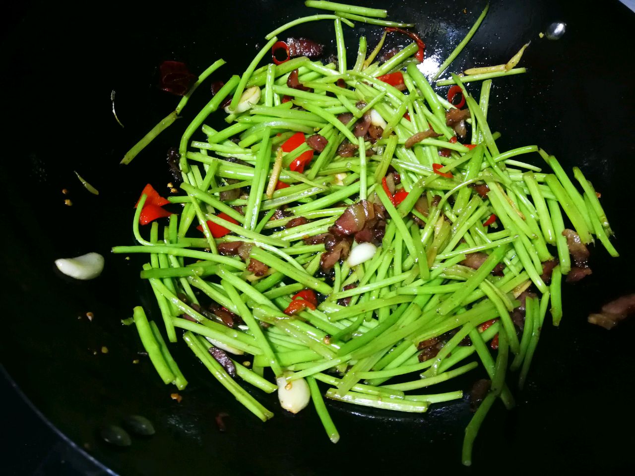 藜蒿炒腊肉