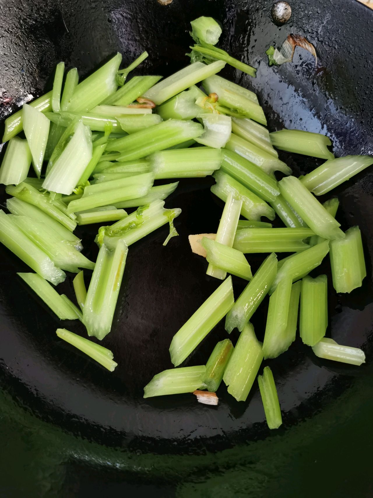 里脊炒芹菜