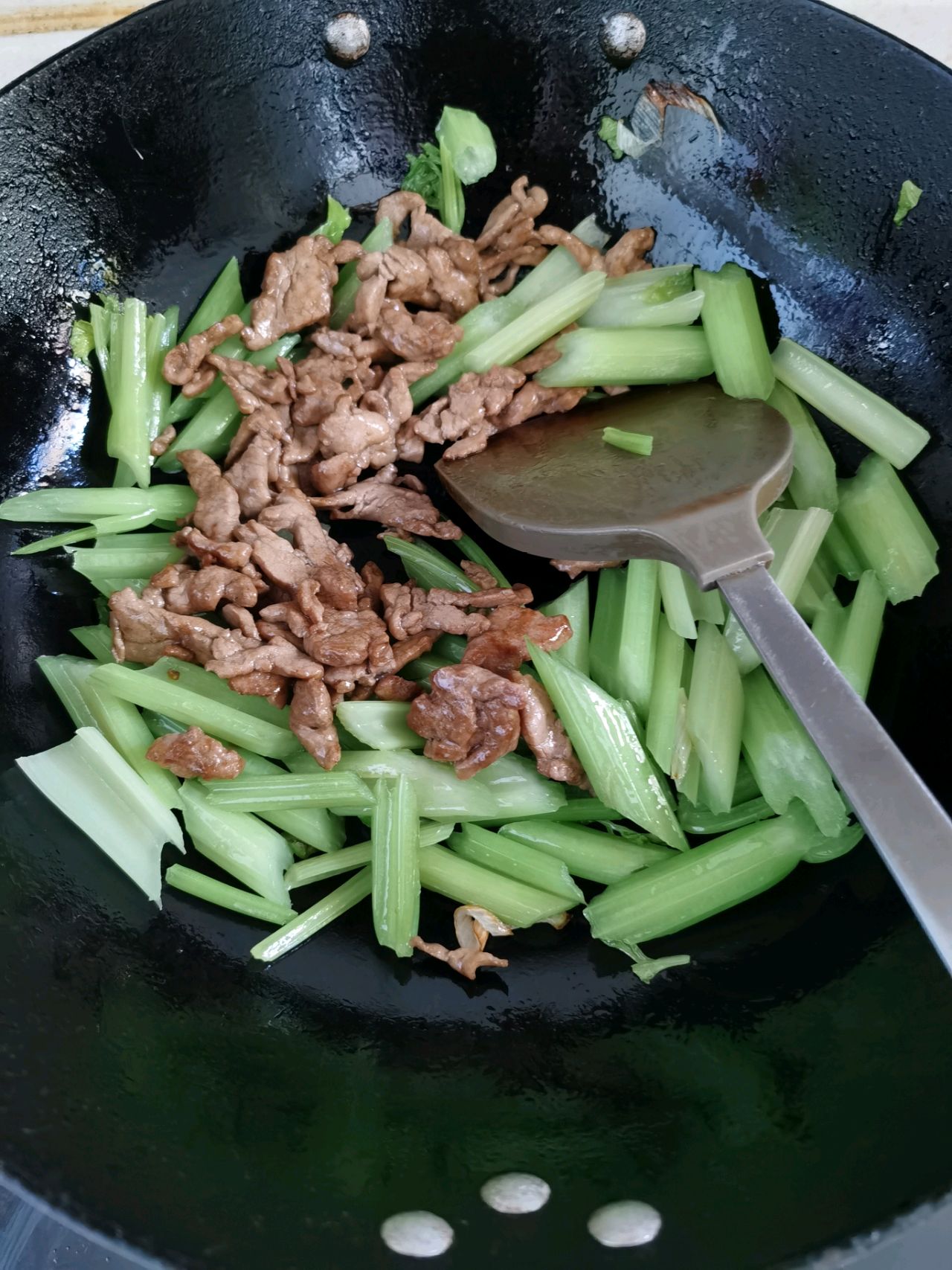 里脊炒芹菜