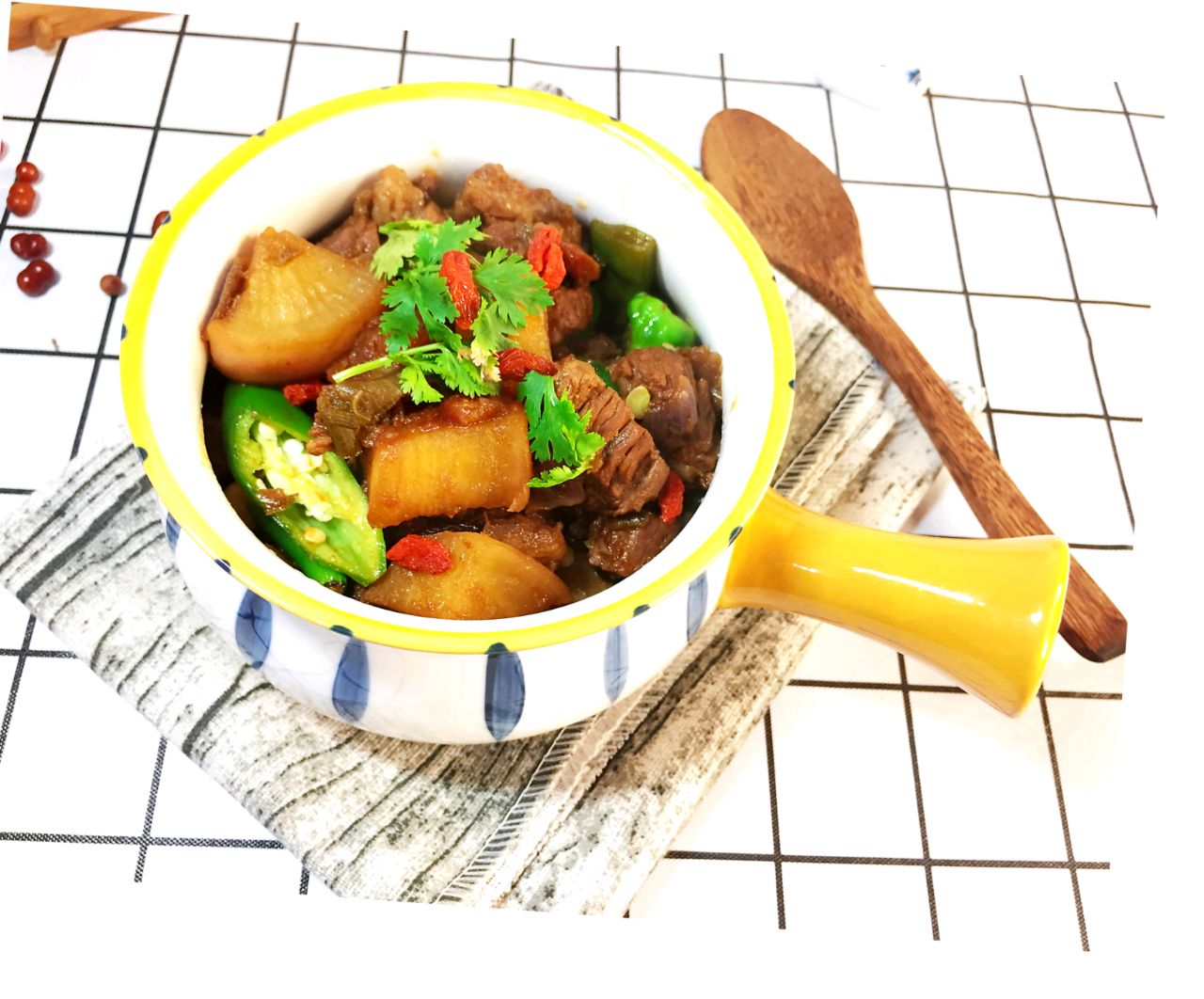 俪姐美食之牛肉炖萝卜