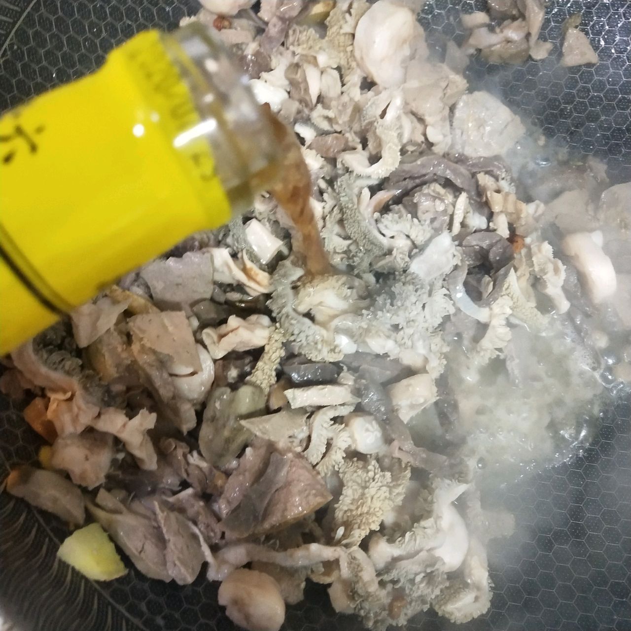 #李锦记旧庄蚝油鲜蚝鲜煮白萝卜羊杂汤