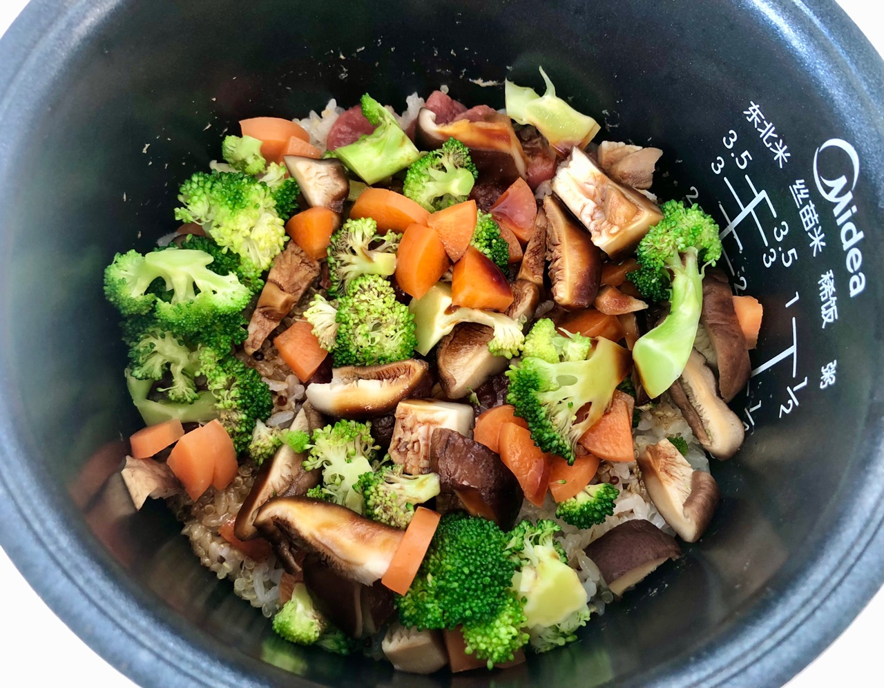 藜麦鲜蔬腊味饭