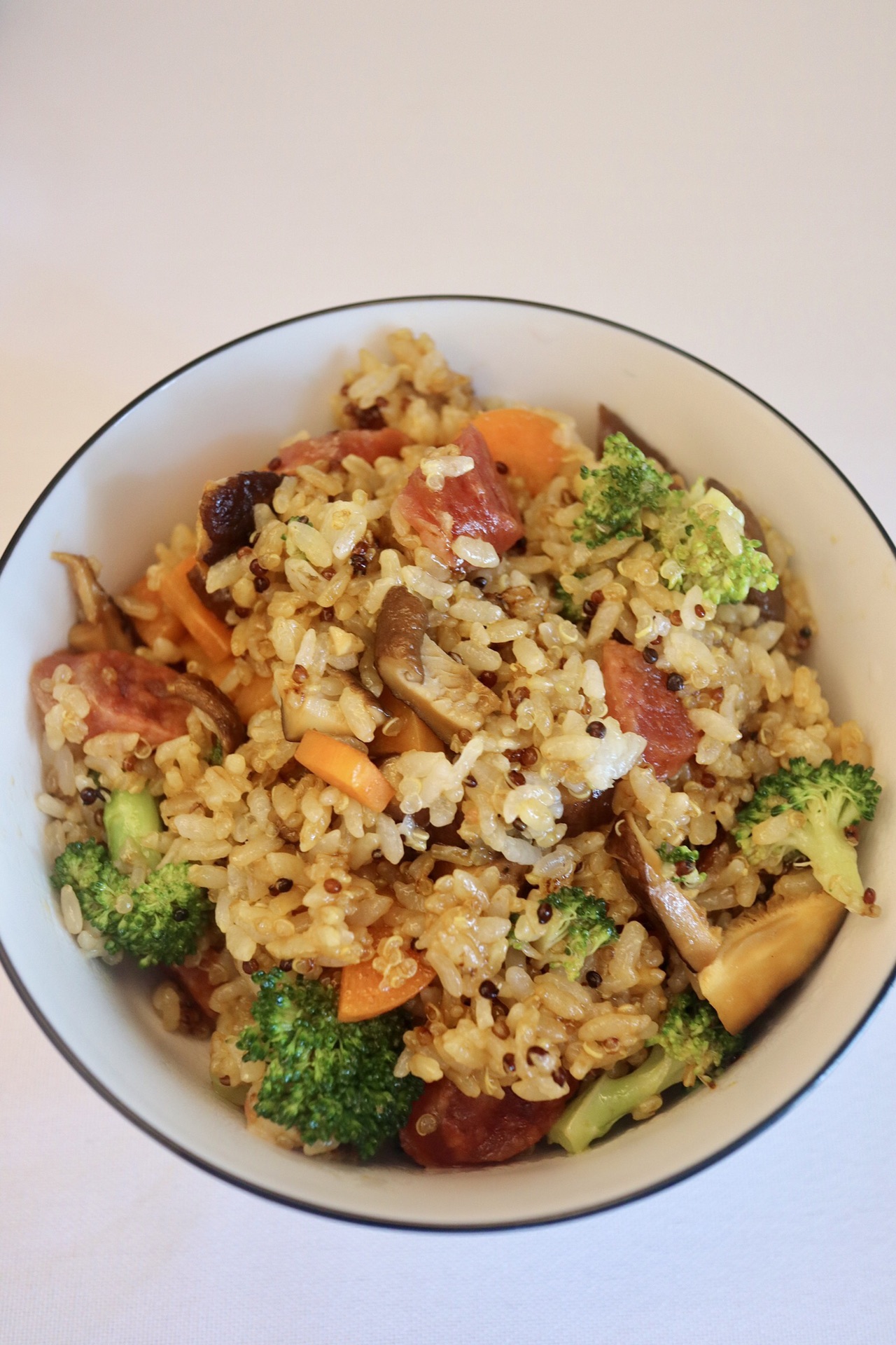 藜麦鲜蔬腊味饭
