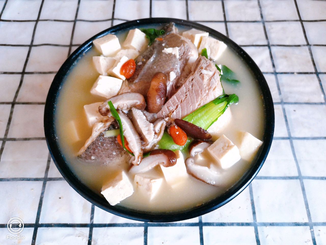 鲤鱼豆腐煲