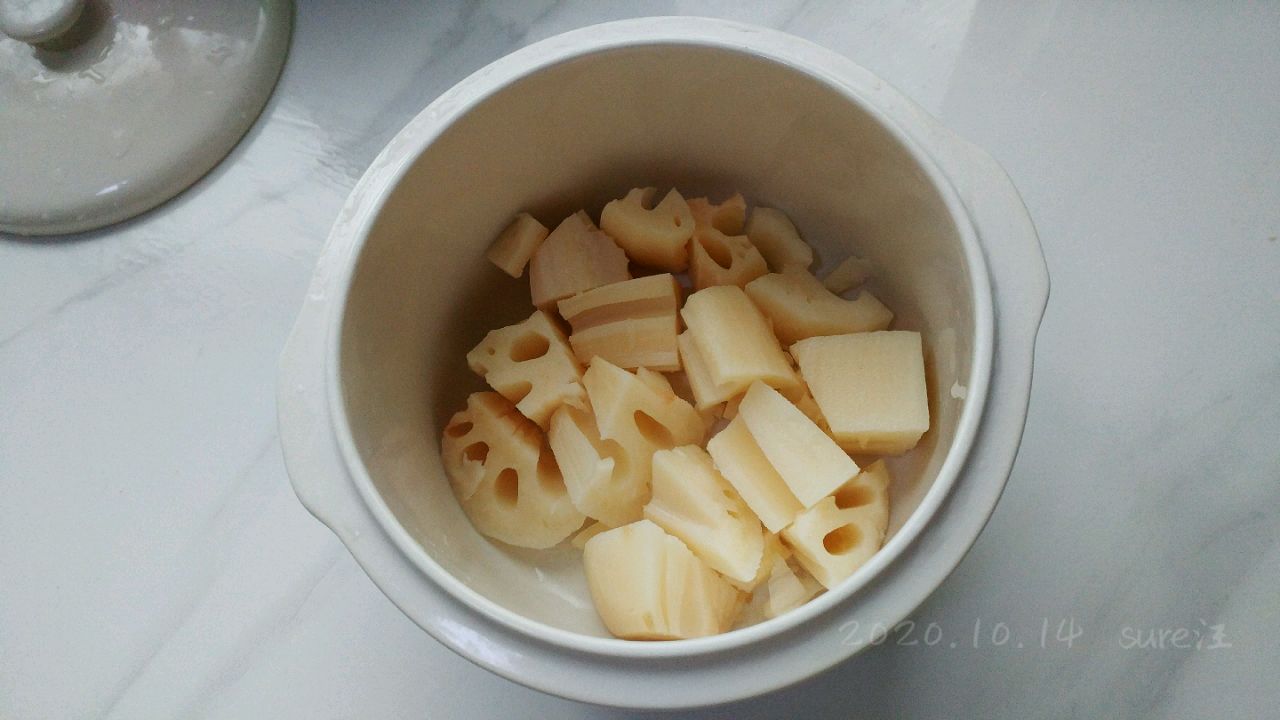 莲莲红红银耳汤
