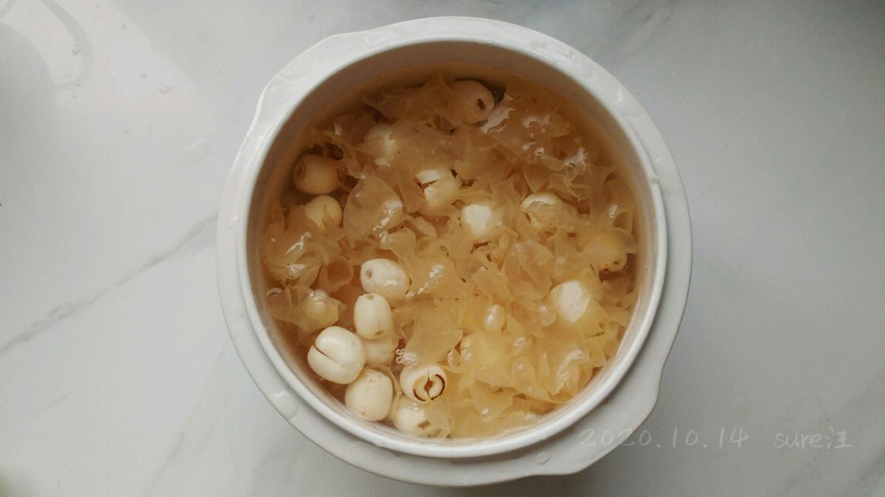 莲莲红红银耳汤