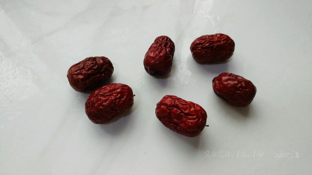 莲莲红红银耳汤