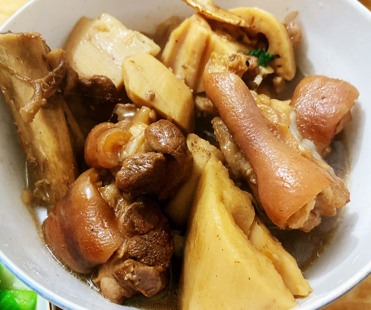 莲藕焖猪手