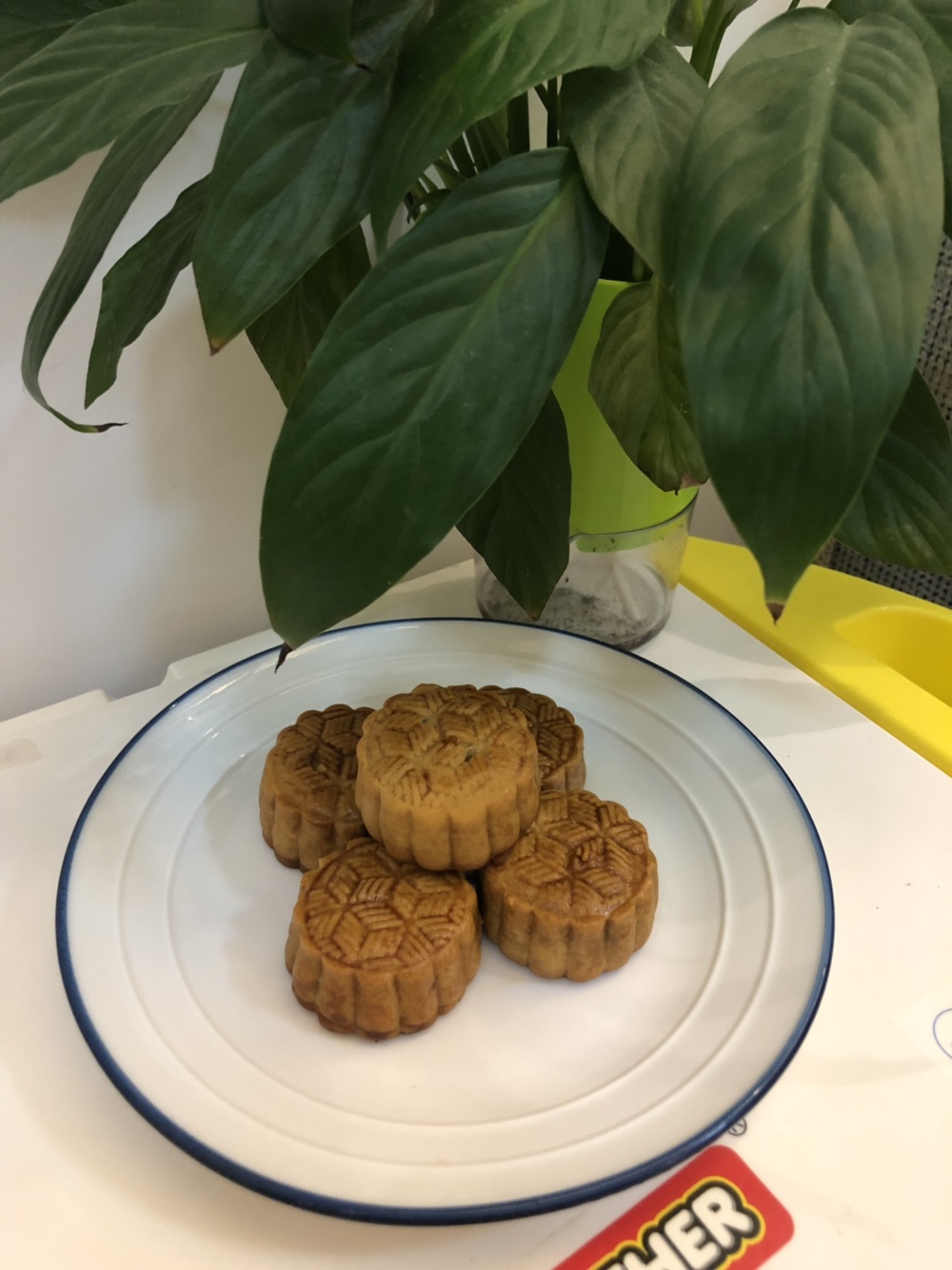 莲蓉蛋黄月饼
