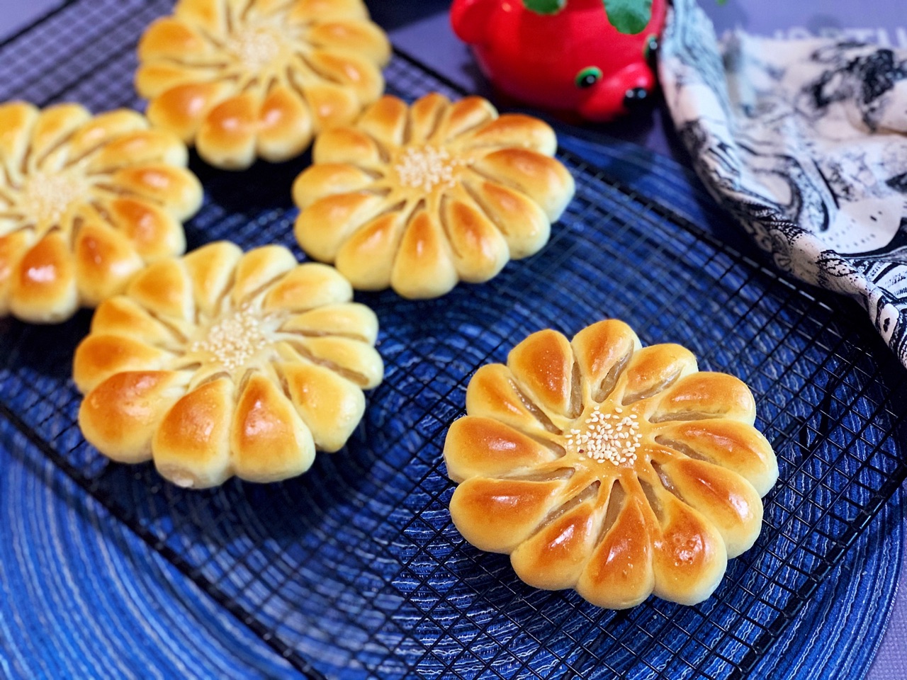 莲蓉花朵面包