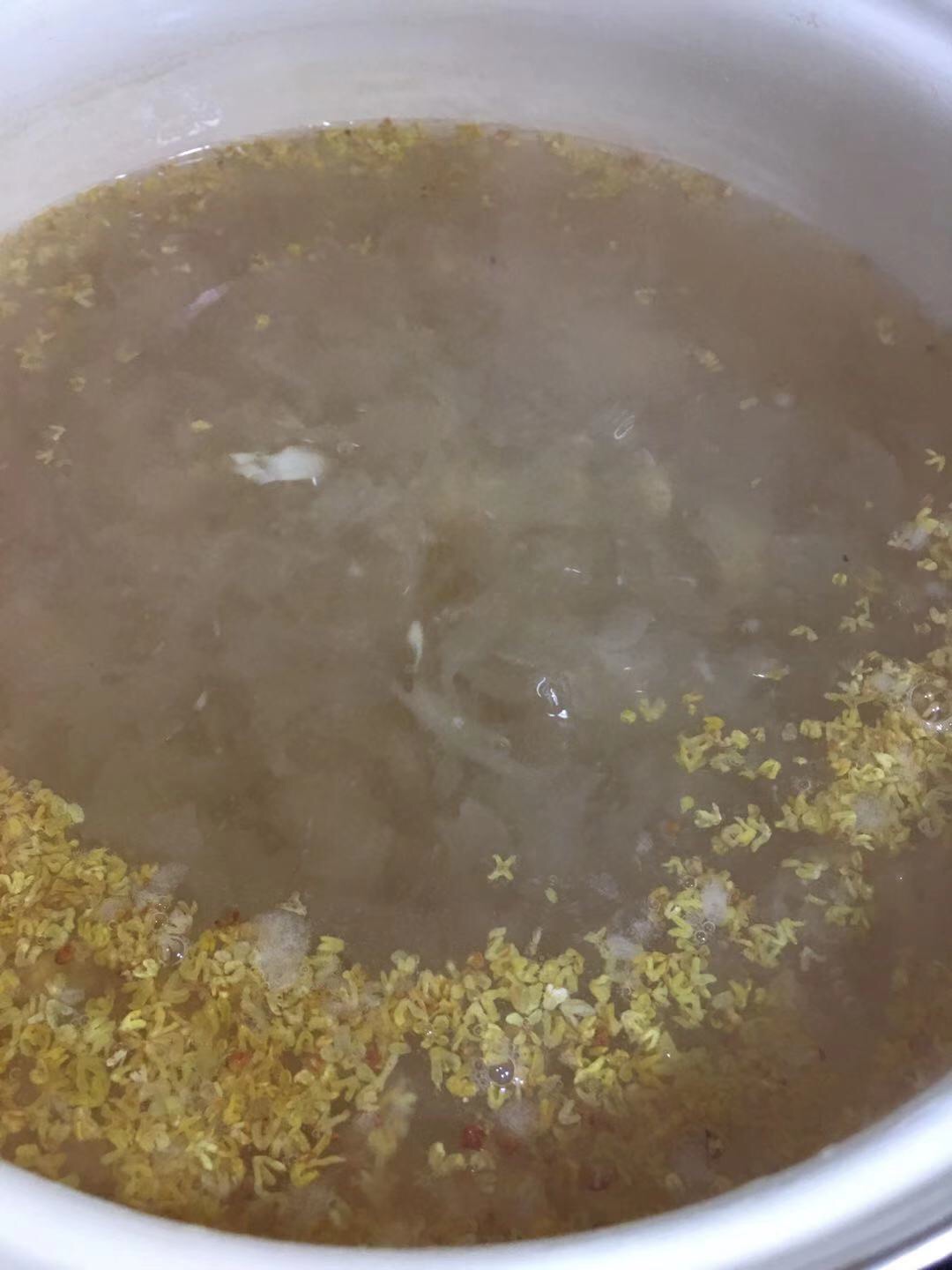 莲子桂花银耳汤