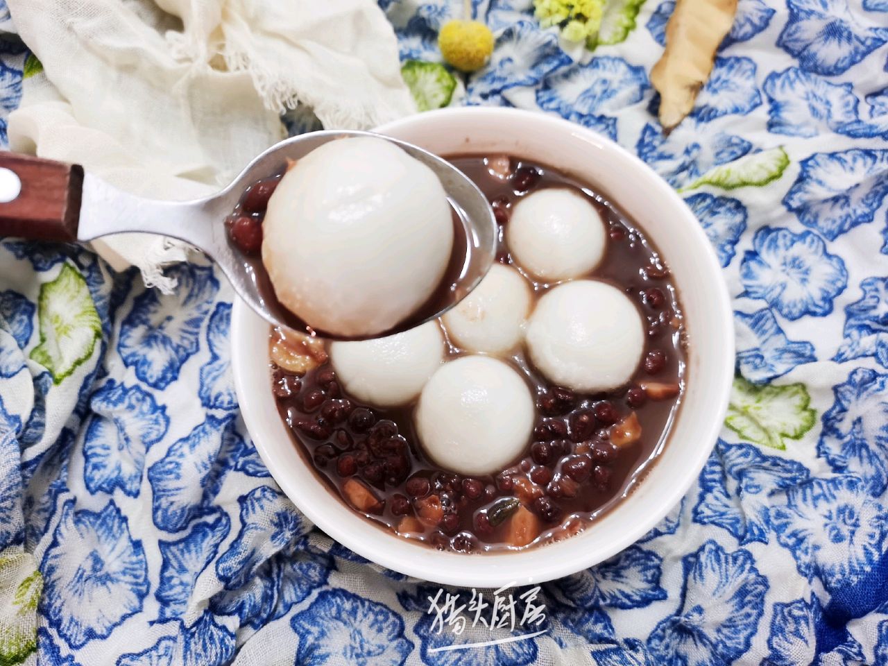 莲子红豆沙汤圆：甜蜜看得见