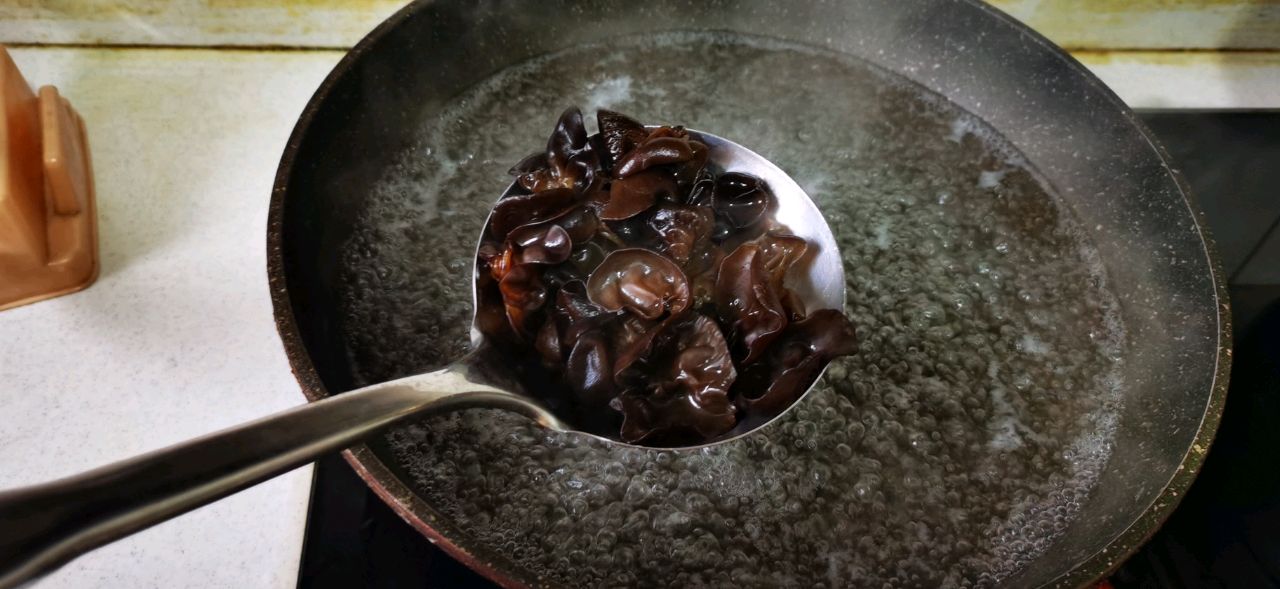 凉拌菠菜黑木耳