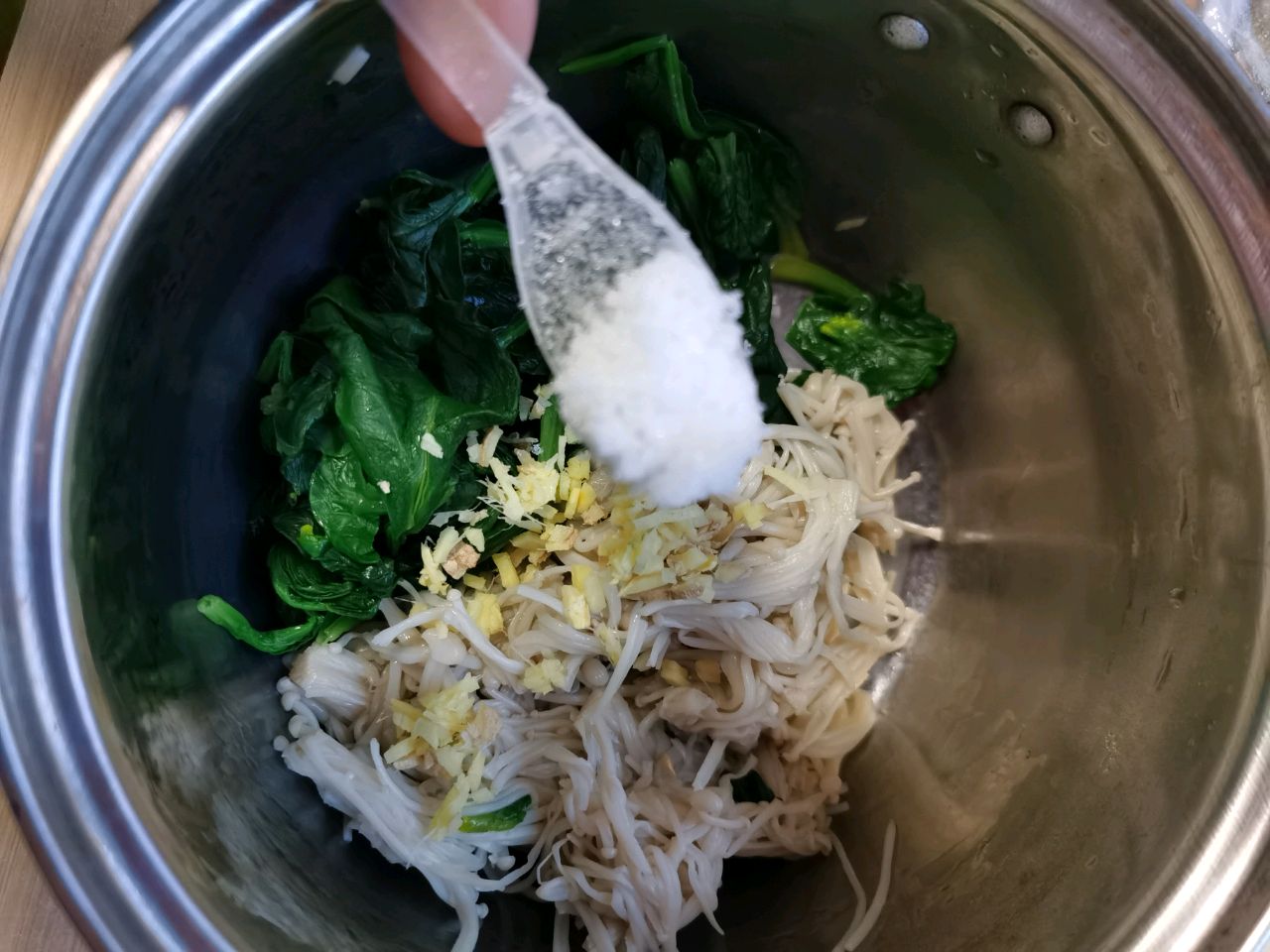 凉拌菠菜金针菇