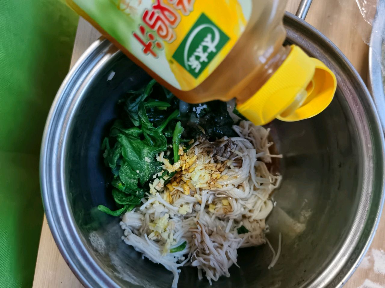 凉拌菠菜金针菇