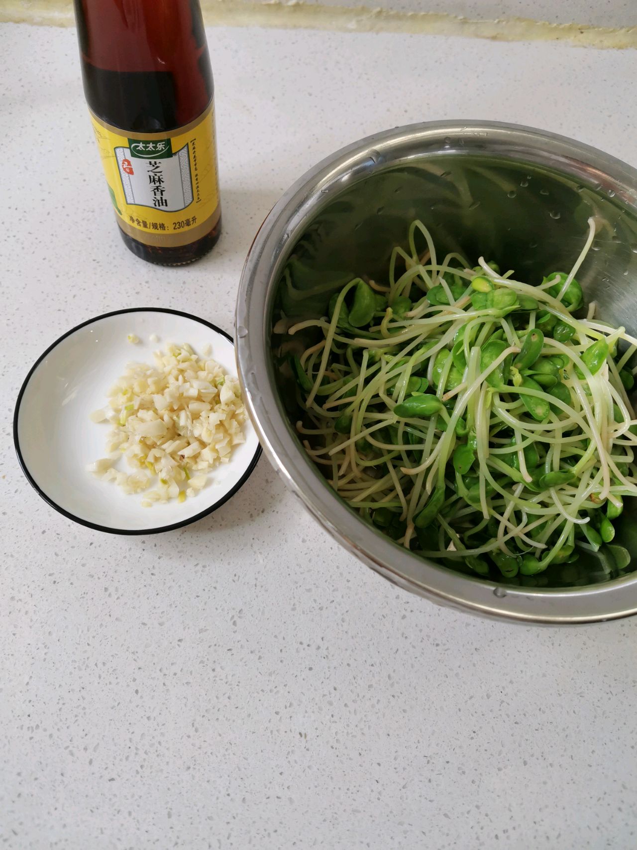 凉拌黑豆芽