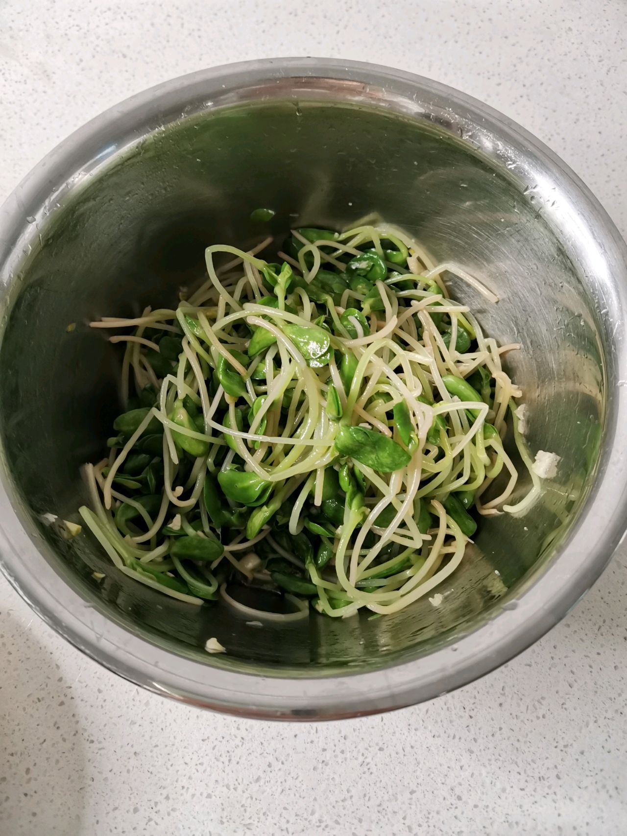 凉拌黑豆芽