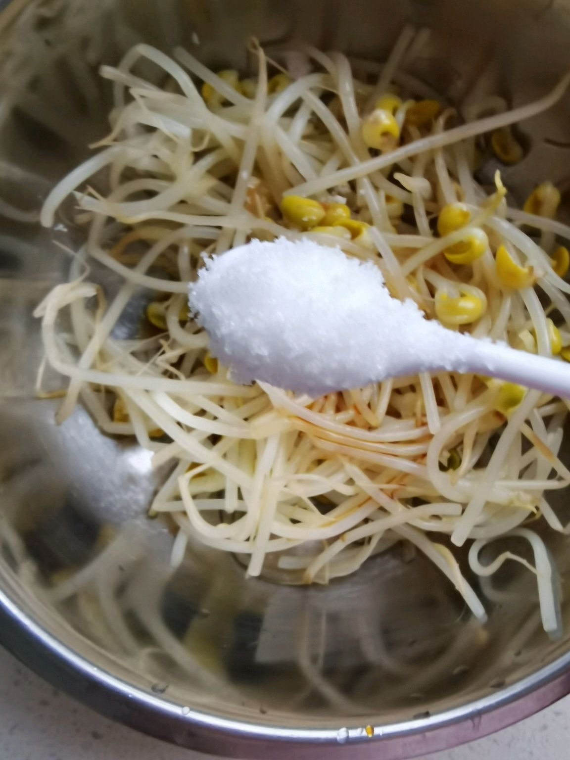 凉拌黄豆芽