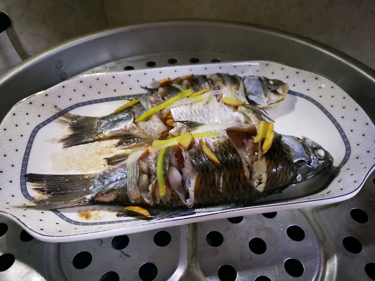 凉拌鲫鱼