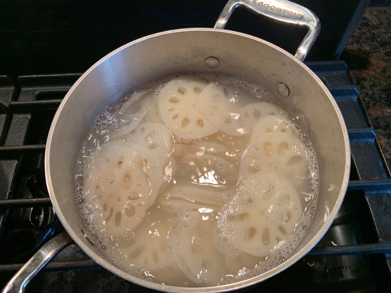 凉拌藕片，清淡爽口