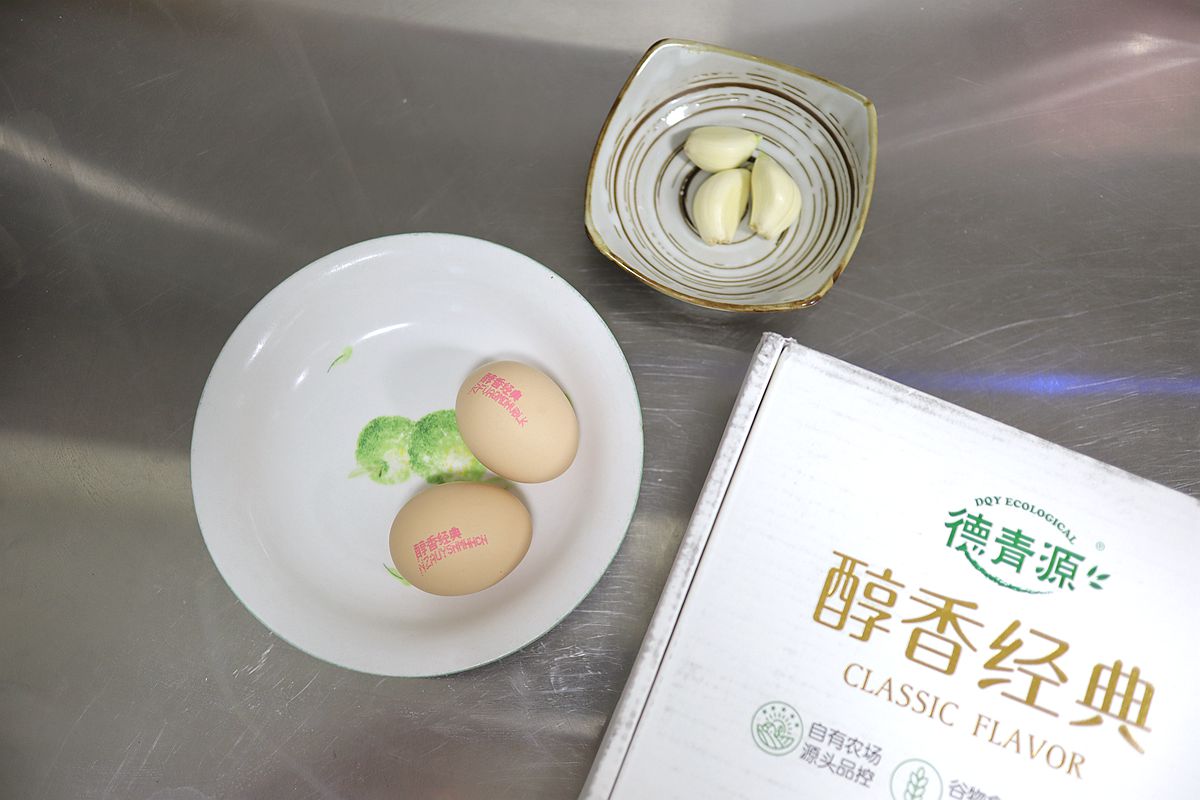 凉拌酸辣蒜香鸡蛋