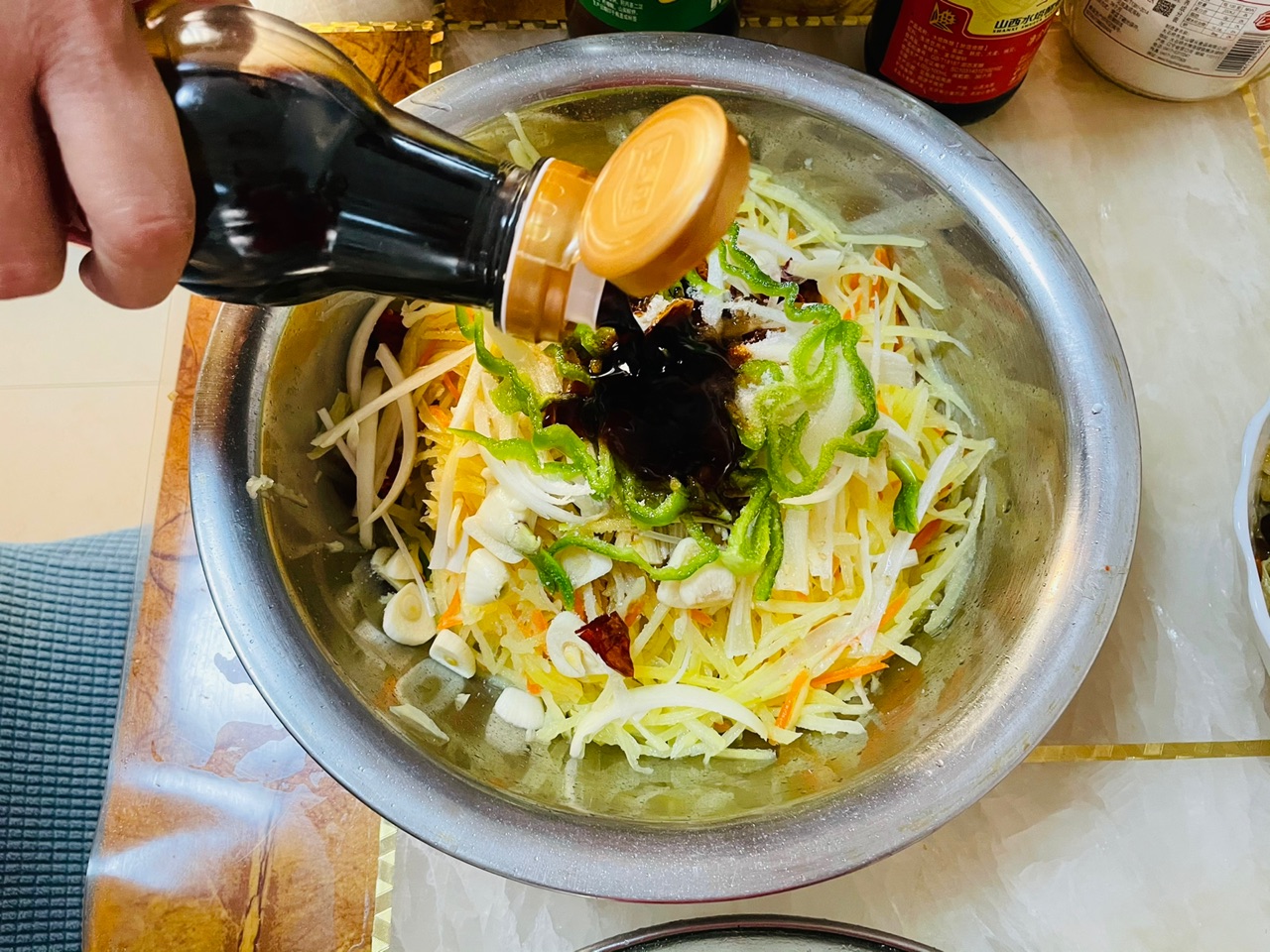 「凉拌土豆丝」