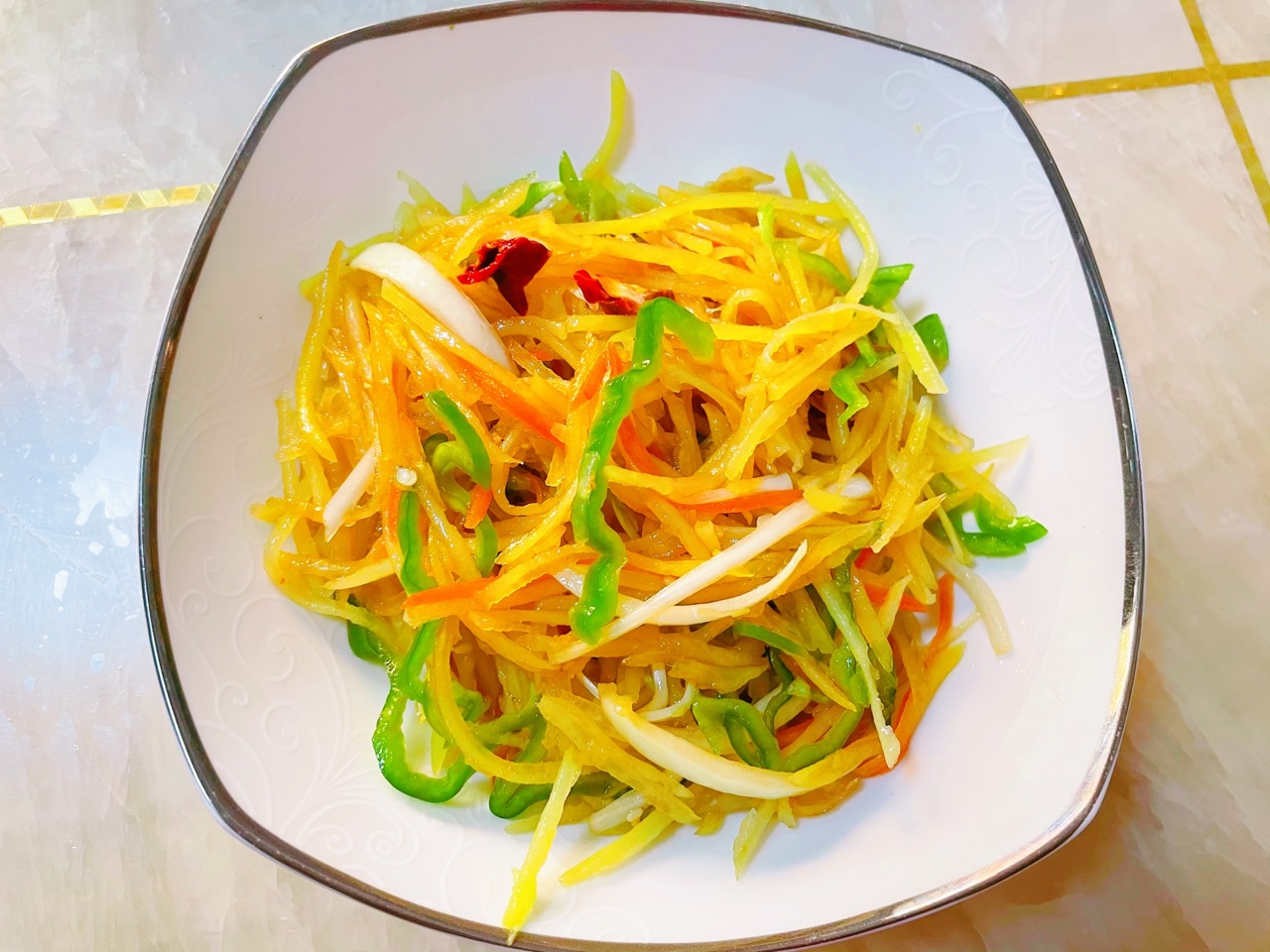 「凉拌土豆丝」