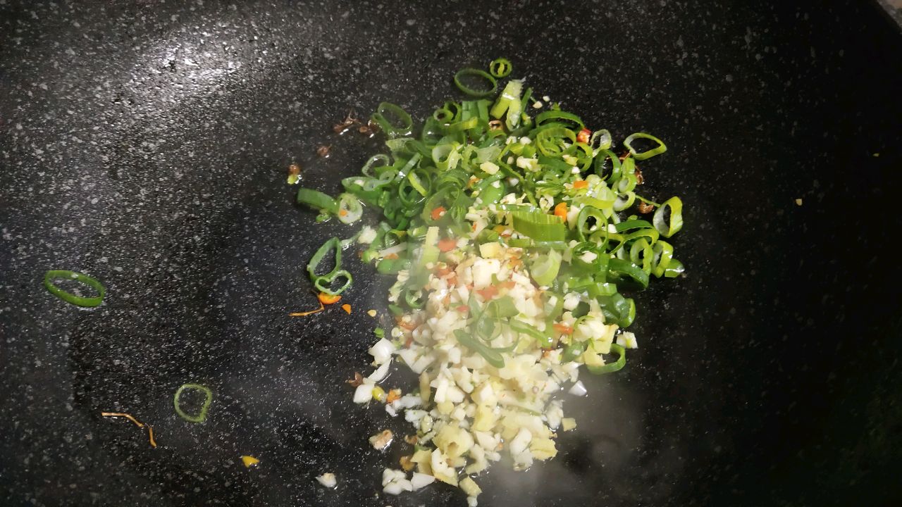 凉拌蒸茄子（尖椒蒜香味）