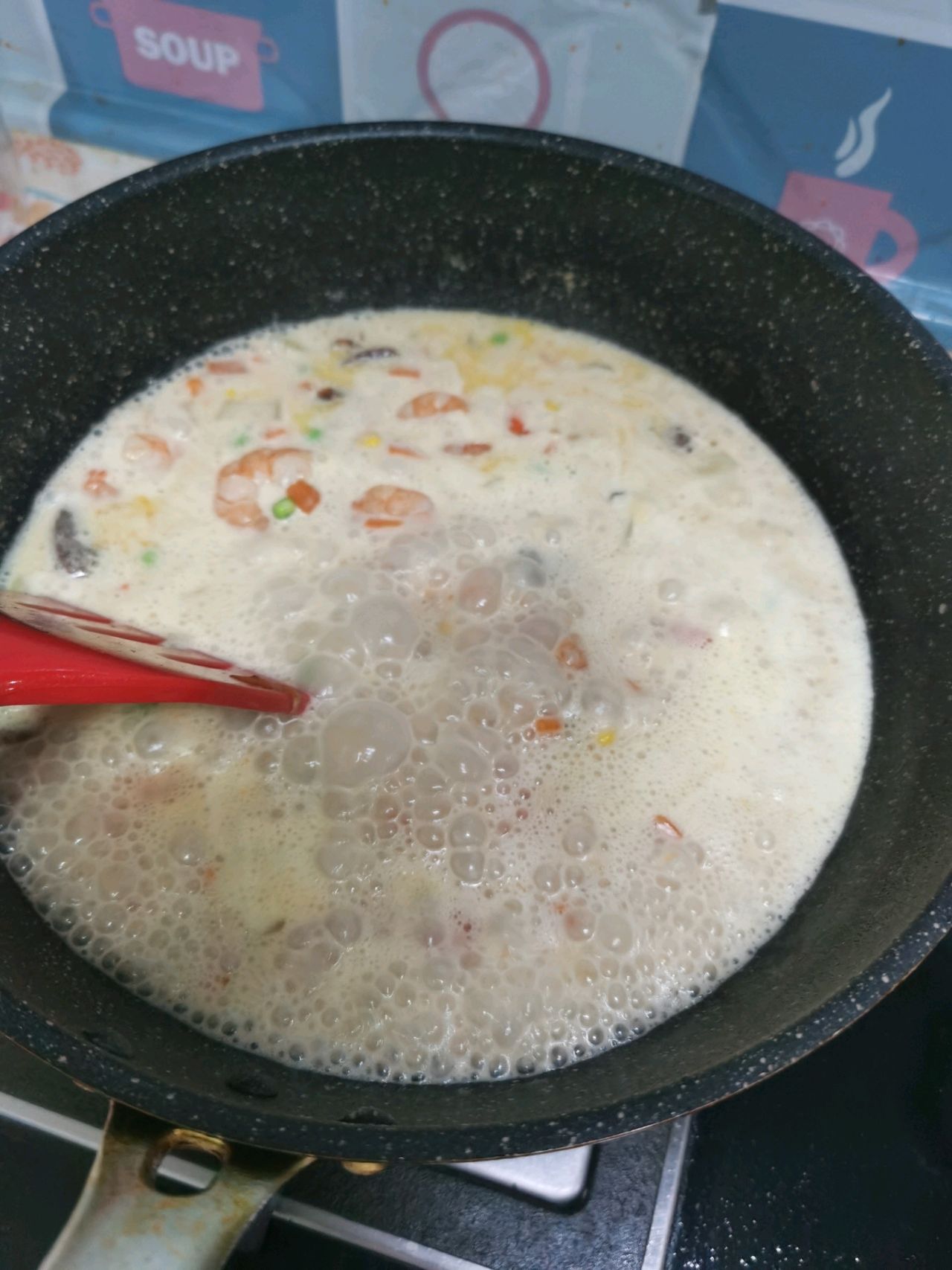 料足丰富的咖喱虾仁芝士焗饭