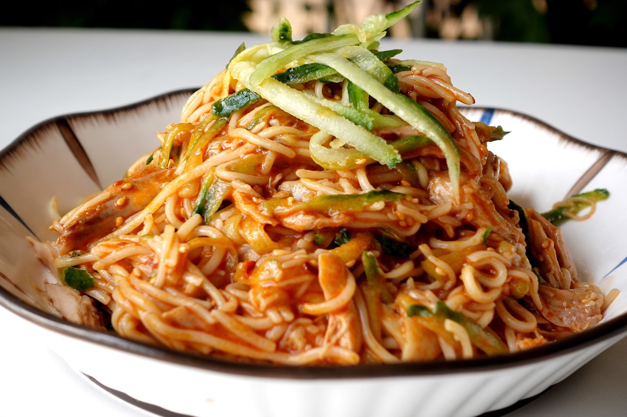 零厨艺也不会失败的麻辣鸡丝凉面