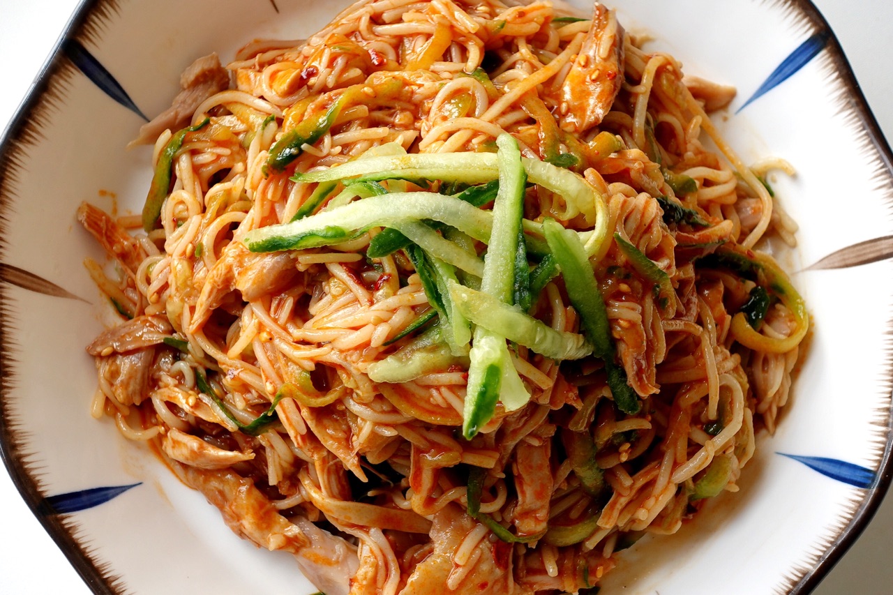 零厨艺也不会失败的麻辣鸡丝凉面