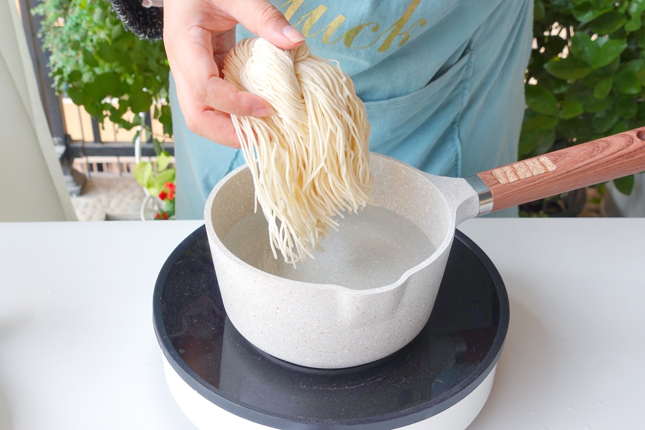 零厨艺也不会失败的麻辣鸡丝凉面