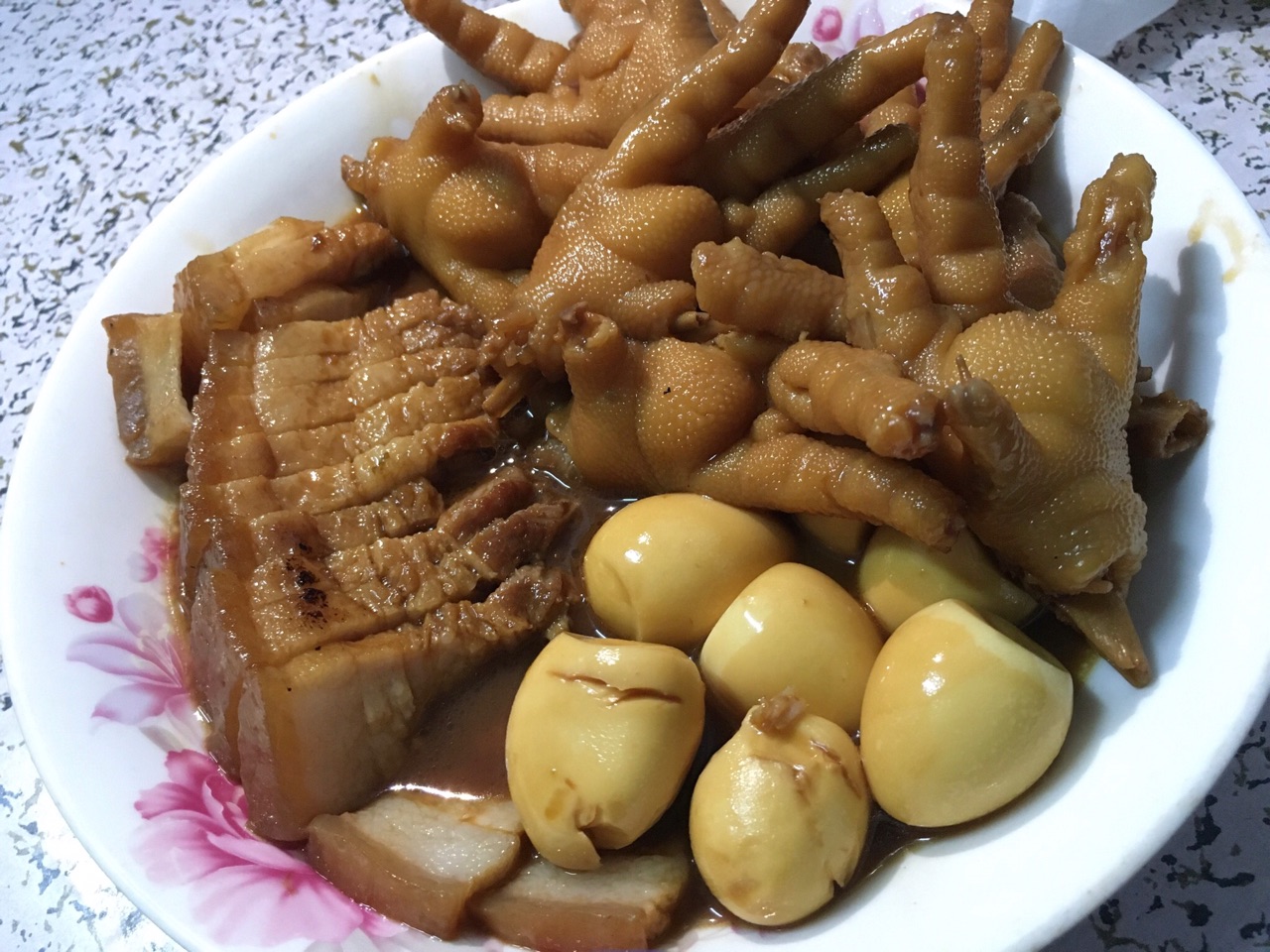 卤鸡爪肥肉鹌鹑蛋