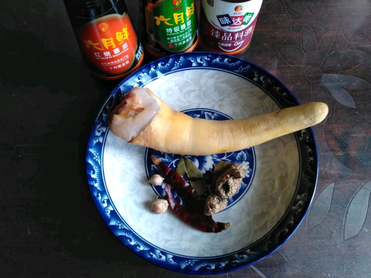 卤猪尾
